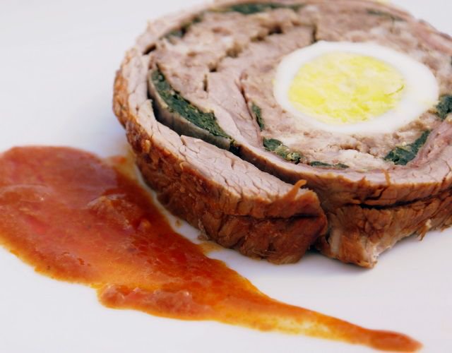 Call it Bruciuluni, Farsumagru or Falsomagro this is one of the meat based Sicilian recipes I like the most. Recipe here  buff.ly/2mXFeWq #lovesicily #sicily #sicilianfood