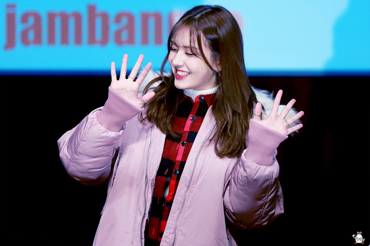 Kay8y_101's tweet photo. 171124 김포팬사인회
😊
#전소미 #소미 #somi https://t.co/uMgFNesn30