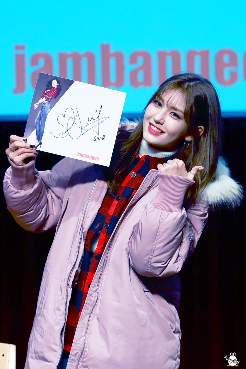 Kay8y_101's tweet photo. 171124 김포팬사인회
😊
#전소미 #소미 #somi https://t.co/uMgFNesn30