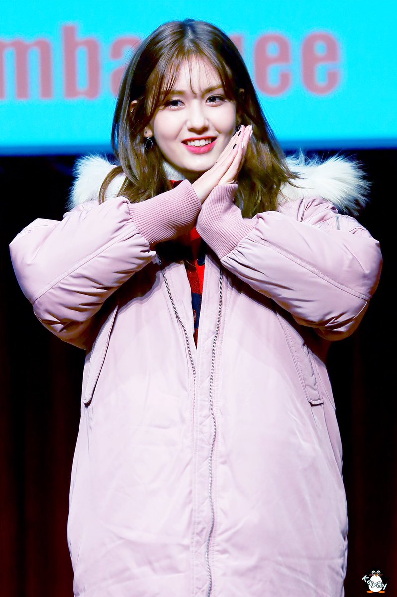 Kay8y_101's tweet photo. 171124 김포팬사인회
😊
#전소미 #소미 #somi https://t.co/uMgFNesn30