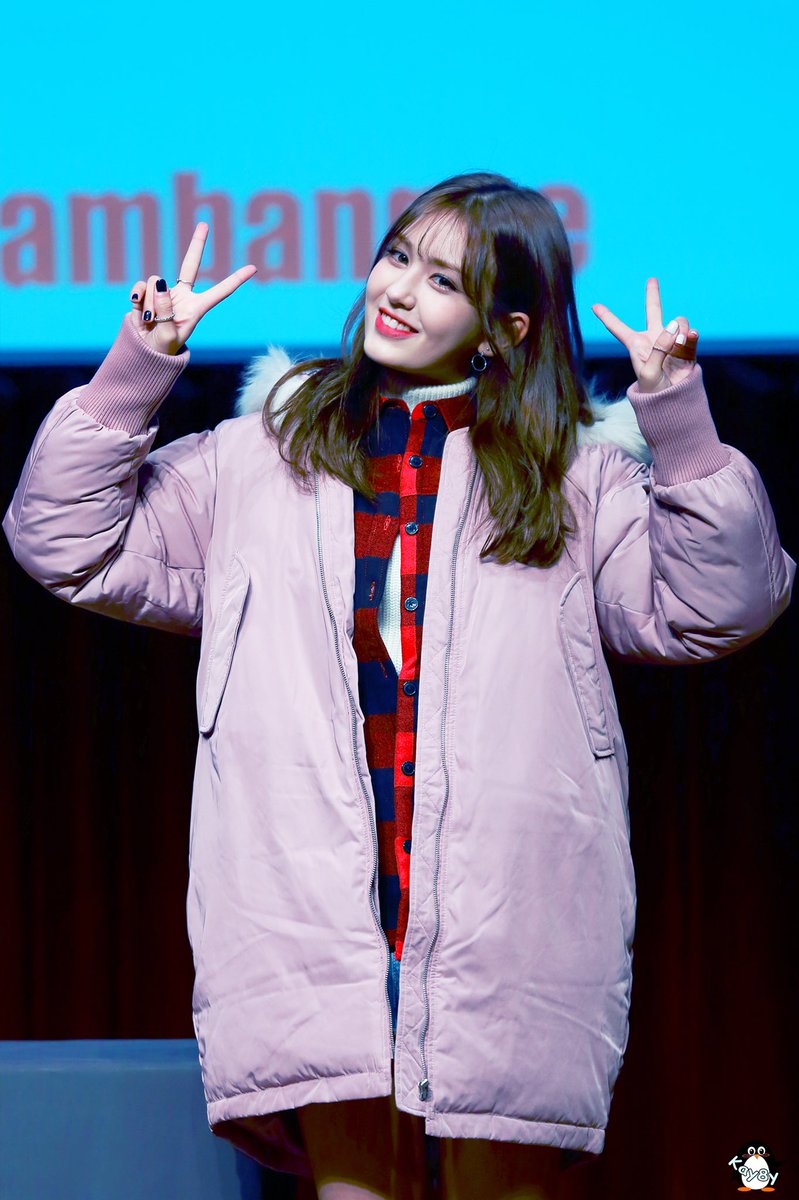 Kay8y_101's tweet photo. 171124 김포팬사인회
😊
#전소미 #소미 #somi https://t.co/uMgFNesn30