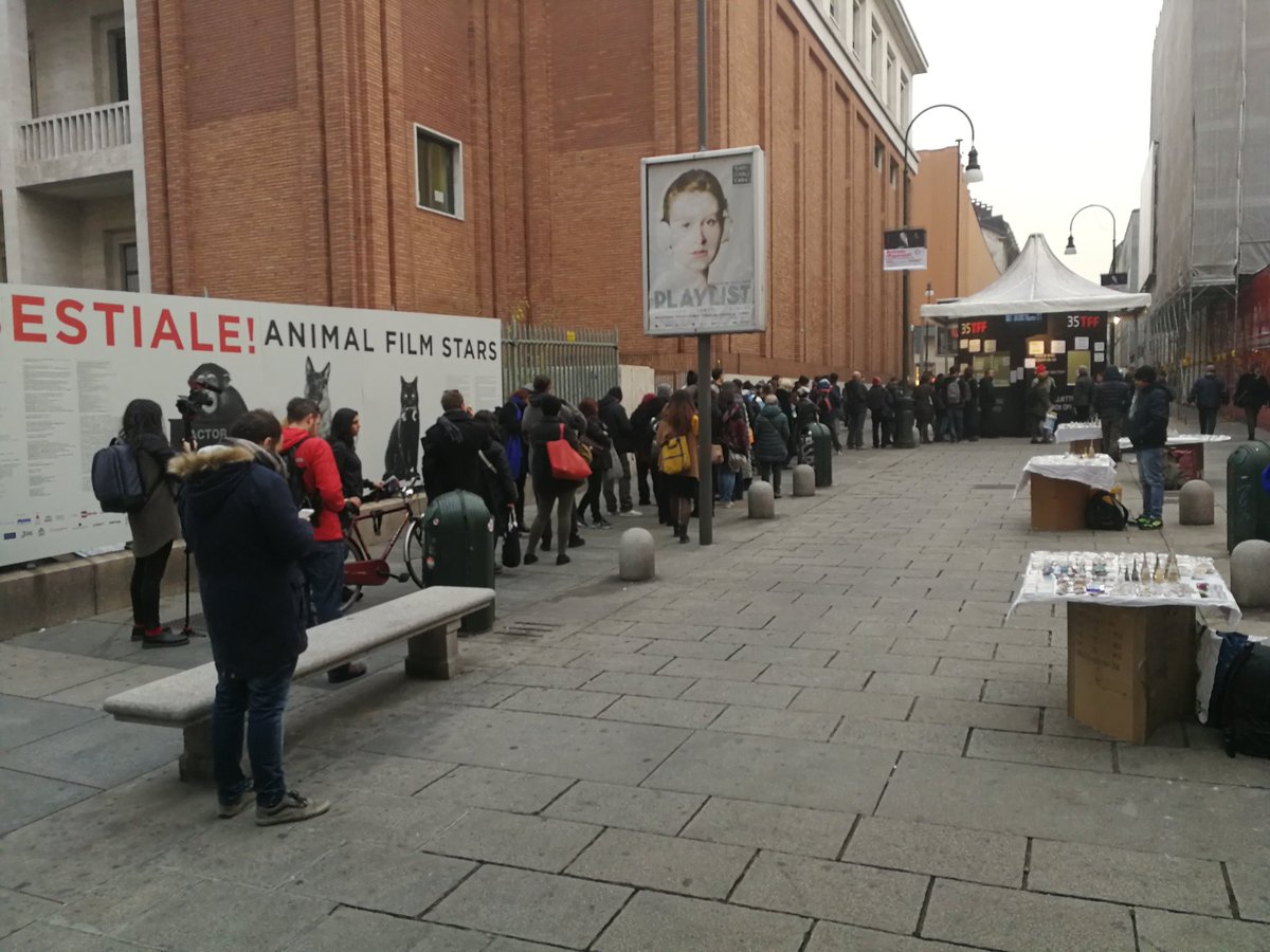 TFFOFF's tweet photo. Live dalla coda #TFFOFF #TFF35 https://t.co/8RpPBjTirQ