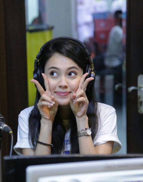 Yeeaayy sebentar lagi #filmmaujadiapa.  Aslii penasaran sama karakter kamu di film ini.  Pastii kocaag bngt bikin gemezz hheee 😂😂😂 . Gasabaar <a href="/anggika21/">anggika bolsterli</a>