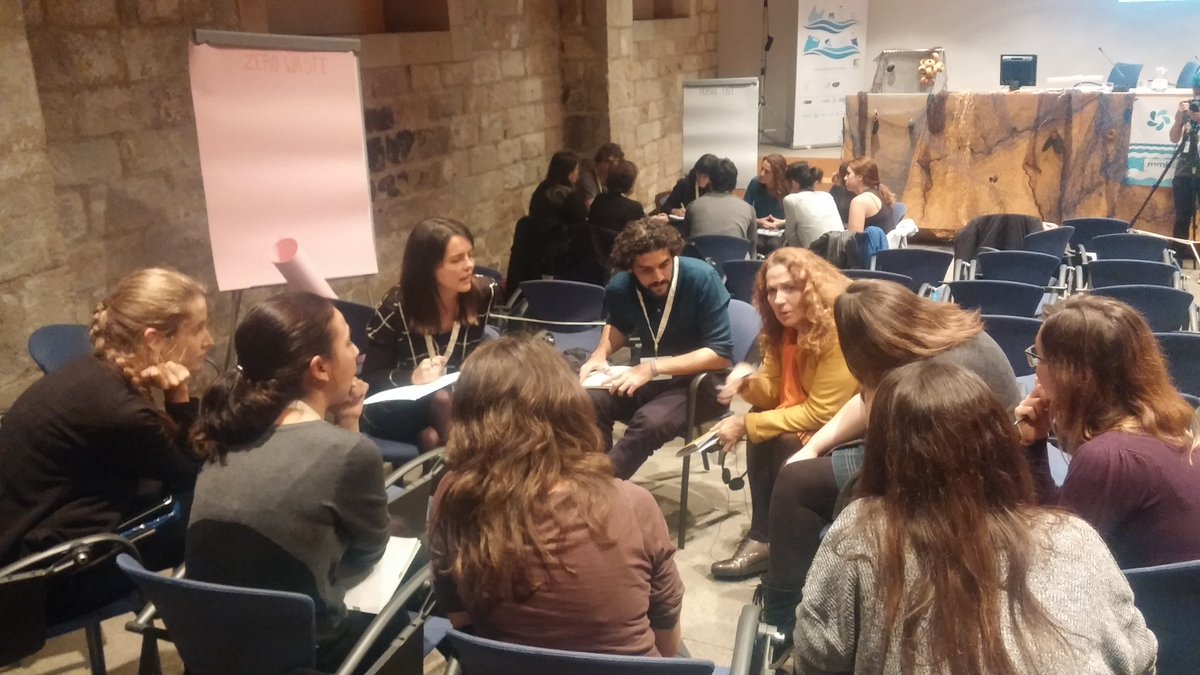 global_ecoforum's tweet photo. Estamos redefiniendo los puntos clave de la Declaración de Barcelona entre distintos miembros de entidades mediterráneas. En el #BEF17 buscamos soluciones para mejorar el estado mar que nos une. #marinelitter https://t.co/taE5BYCs1h