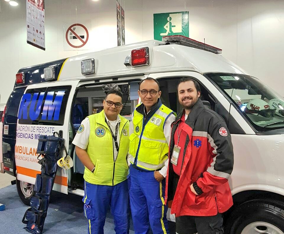 SUUMA_CDMX's tweet photo. El ERUM atiende más de la mitad de las emergencias médicas 🚑 de la CDMX, también realizan rescate vertical y acuático. Conócelos en @ExpoRescue https://t.co/85IqZnwvbO