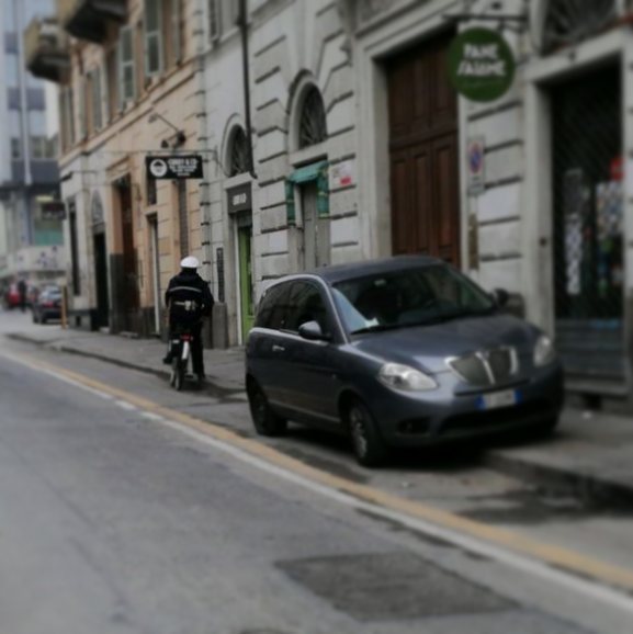malasosta's tweet photo. Perché non hai multato @civictorino?
#malasosta in #flagranza... https://t.co/43JpZQwDCI