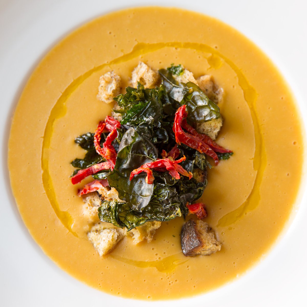 ParamourWayne's tweet photo. Join us for #Lunch and warm up with Tuscan White Bean & Tomato #Soup with garlic herb croutons and chive oil. https://t.co/7JgU5H59QZ https://t.co/LFPbp0EzlM