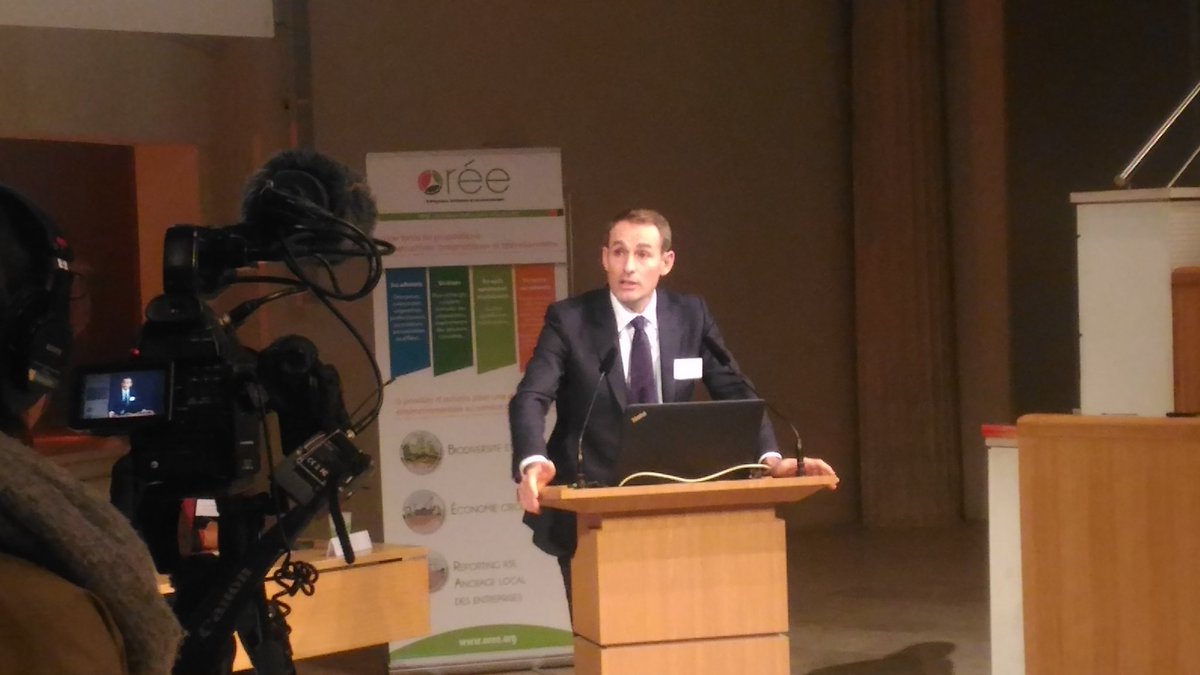 assoOREE's tweet photo. Antoine Cadi de la #CDCBiodiversité présente le club #B4B lors de la 7e rencontre annuelle du #GPBB de la @CBDNews à Paris #entreprises #biodiversité @CaissedesDepots https://t.co/JxJjyB0Joh