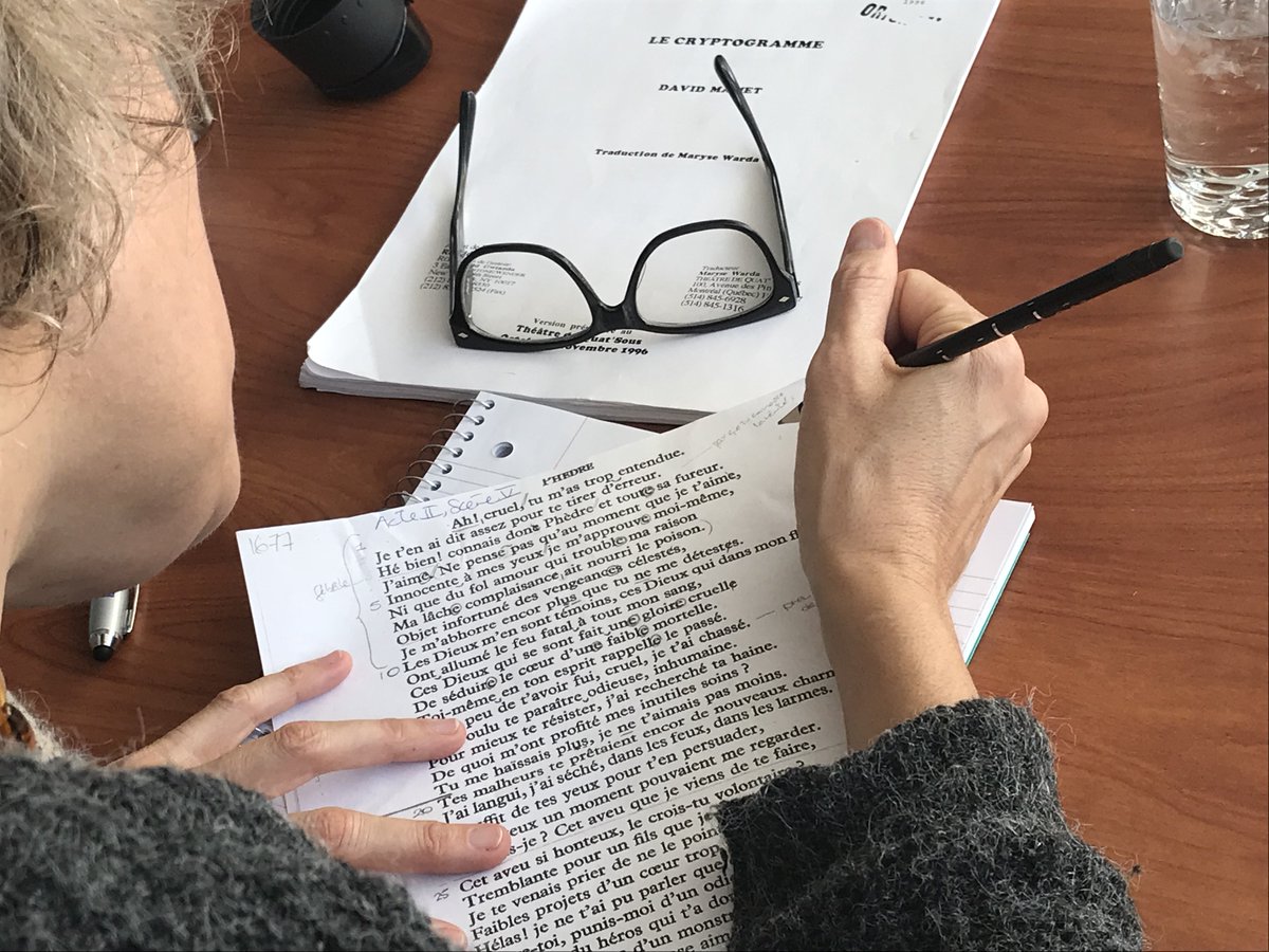 L_ATFC's tweet photo. #BANFF2017 🏔 J-5
🎭 COMPRENDRE LES ATELIERS - ACTE 1
« L’intelligence du texte au service de l’acteur –Mieux lire pour mieux jouer avec Denise Guilbault. » Aux stages de perfectionnement en jeu et en mise en scène de @L_ATFC au @banffcentre 📷 Geneviève Pineault https://t.co/QNygdhpoGY