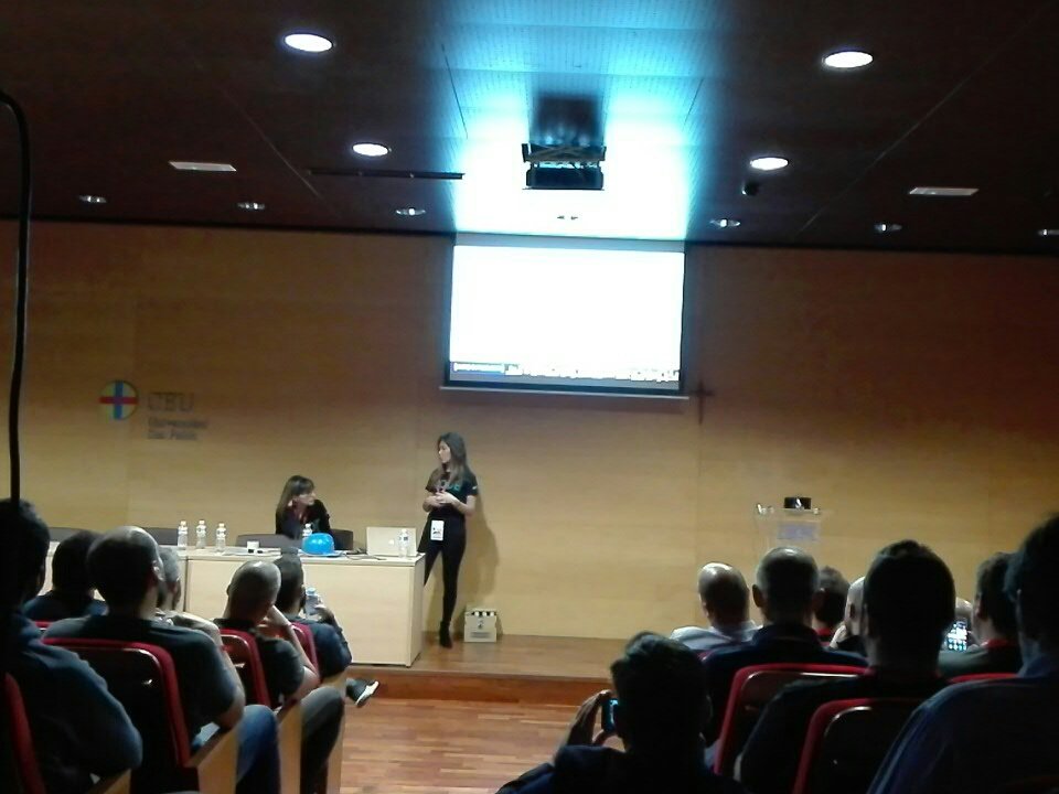 rosagalan's tweet photo. Entender, razonar, aprender e interactuar, las capacidades cognitivas de #Watson y su aplicación práctica by @meliamun en #CodemotionMadrid @IBM_ES https://t.co/6z4m6hMd9Y