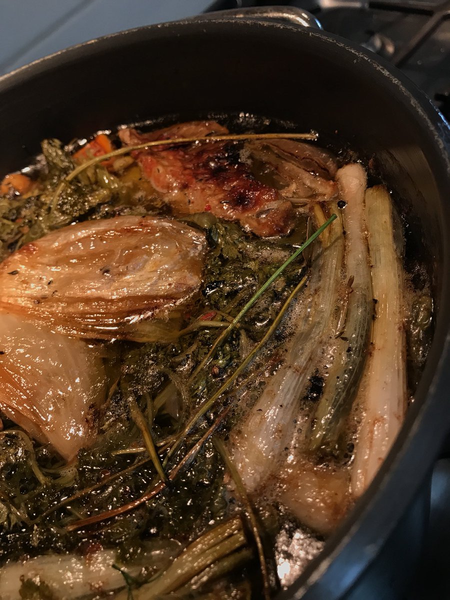 eatinglasvegas's tweet photo. Admit it: You find stock pots sexy. #boilingthebones #barelyasimmer #turkeydayleftovers #soupson https://t.co/rygvkaaMQB