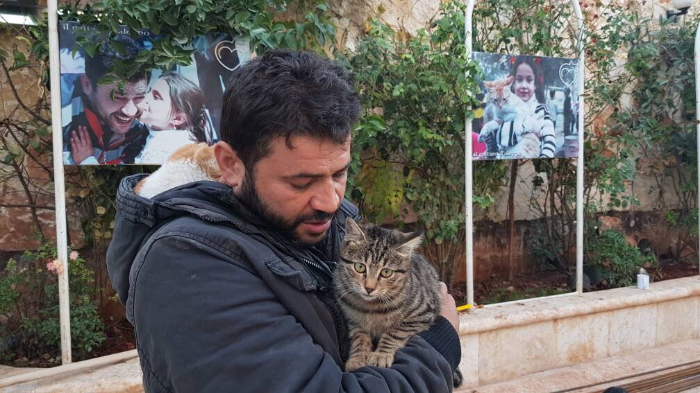 SyrianSanctuary's tweet photo. Today another day and we try to have hope and to back to smile #HouseofCatsErnesto #CatMan #Aleppo #SyrianCats #Friends #Dad #CatsDaddy @theAleppoCatman https://t.co/uzgq6FQ7Fz