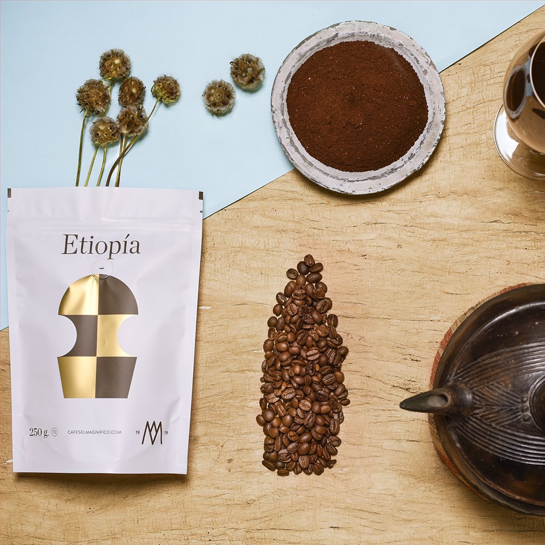 #Café #Orgánico de Etiopía, un #harrar muy agradable, caldoso, dulce y amaderado. #Mazapán y pan de especias. #Cristalino y sedoso.  Aprovecha la semana del Black Coffee del Black Friday en #CafésElMagnífico. ¿Está riquísimo? ¡Degustalo!
ow.ly/ExWl30gK583 #BlackFriday2017