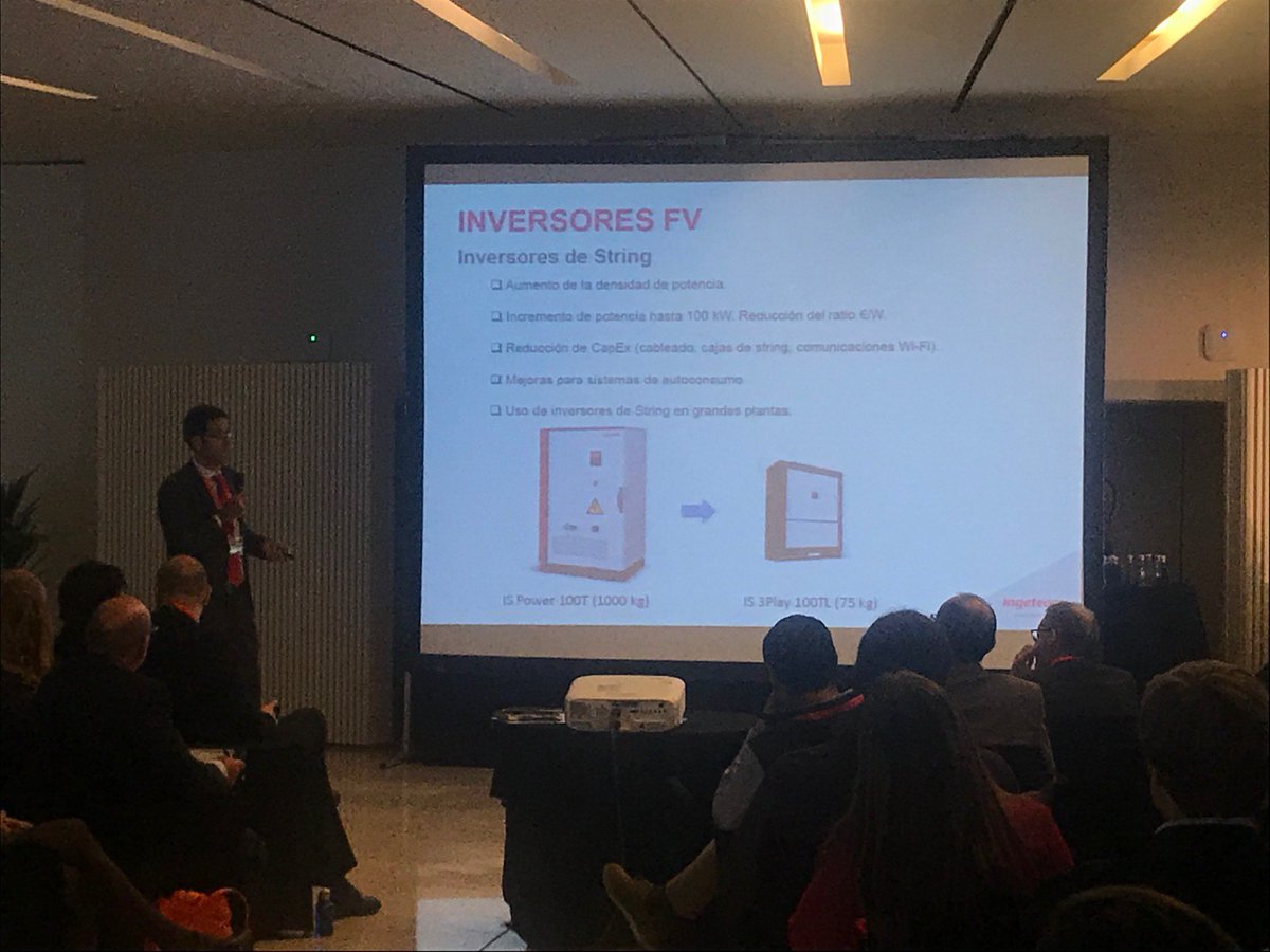 simecal's tweet photo. Excelente ponencia la impartida por Roberto Gonzalez de @ingeteam en #ForoSolar17 @UNEFotovoltaica. https://t.co/hePecACkzA