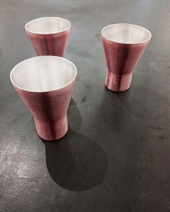 "Bullet Cups"

The night is still young! So lets pour another toast in these beautiful red coppered and silver plated cups. 
Let the wine flow and the good moods roll. Have a great weekend. Cheers!

#nayeffrancis #bulletcup #tableaccessories #cups #productdesign #design #int…