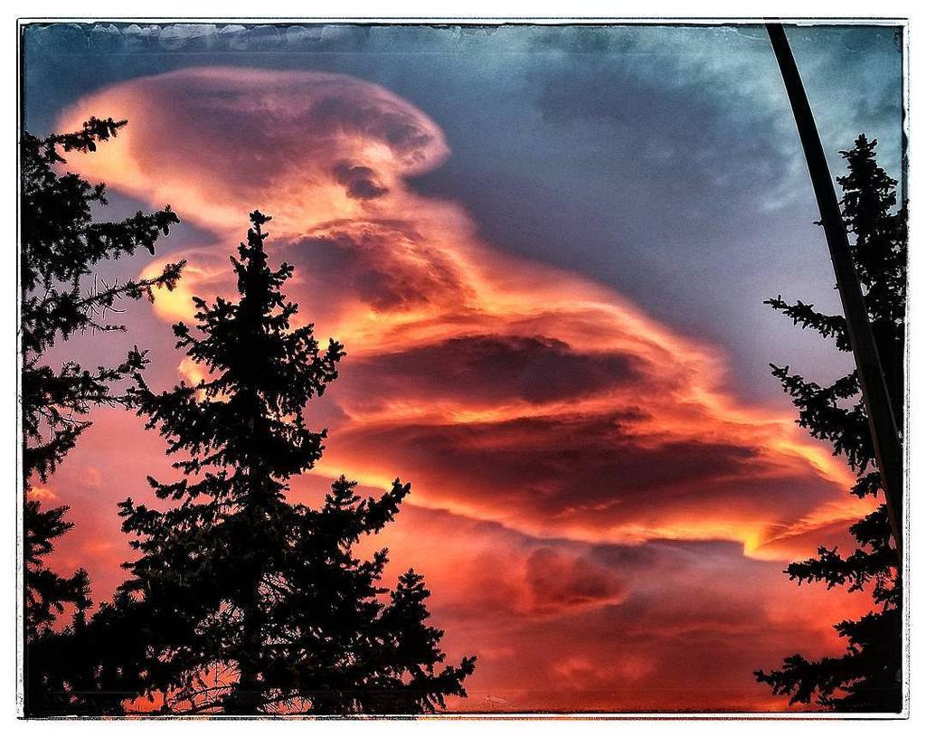 StencilMunky42's tweet photo. Amazing sky this morning.
.
.
.
#yyc #yycliving #sharecalgary #capturecalgary #CalgaryExposure #calgaryisbeautiful #instayyc #yycnow #captureyyc #clouds #cloudporn #instayyc #instaclouds #sunrise #instasunrise #filteredtodeath #filteredaf #ctvmorninglive… https://t.co/bDavSMJE07 https://t.co/MvHWN2azVz