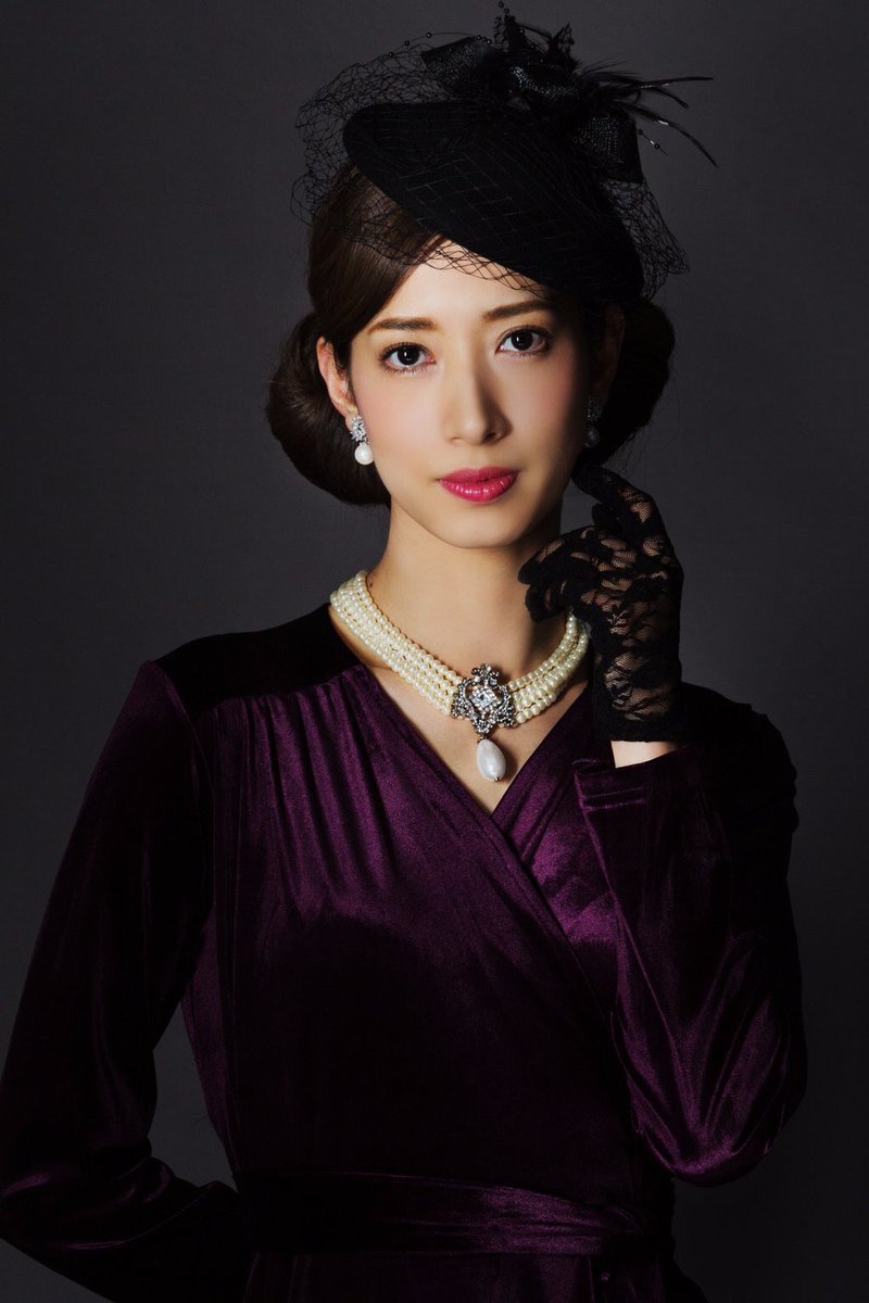plievesakki's tweet photo. 先日宝塚歌劇団をご卒業された元宙組の伶美うららさんの【越路吹雪に捧ぐ】スタイリングを、モントレゾール 瀬戸早妃が担当させていた頂きました👗💍*
シャンソンの世界観に合わせてのトータルコーディネート、麗しい伶美さんにとてもお似合いでした。来年の梅芸が楽しみですね😌
#伶美うらら さん https://t.co/dTvRUdSmNN
