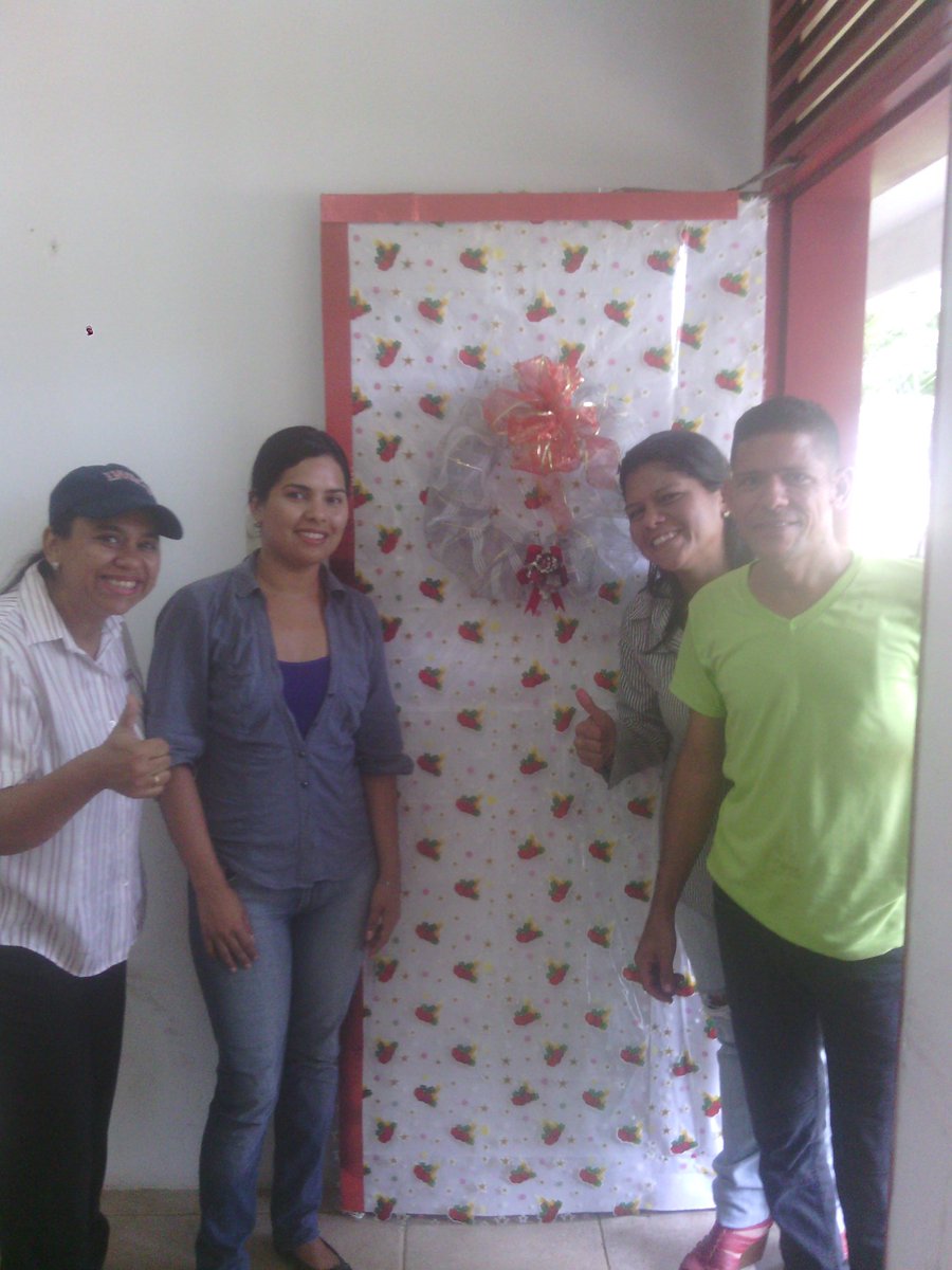 CFSCIUDADOJEDA's tweet photo. Felices Navidades les desea el @CFSCIUDADOJEDA @inceszulia @WuikelmanAngelP #PrendanLaLuzQueEsDiciembre https://t.co/UfdbPxJERb
