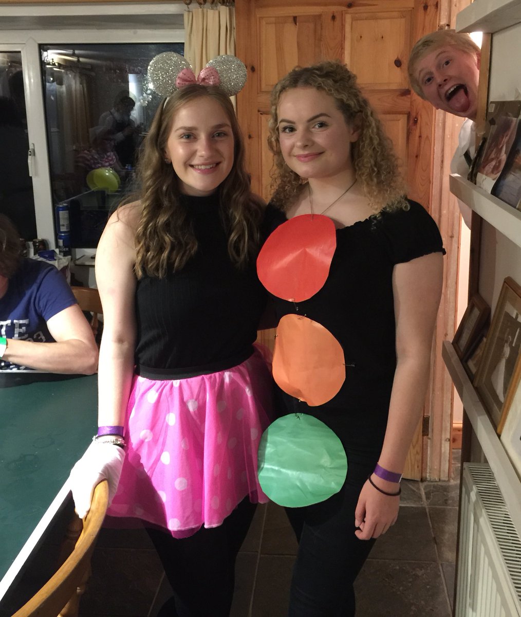 Tesni_Stone's tweet photo. PENBLWYDD HAPUS MANON 🥂🎉🔞 @manonroberts_  hope you’ve had the best day today!!! Can not wait to celebrate with you tonight, love you lots 😘XXX https://t.co/lVvuXjQVWe