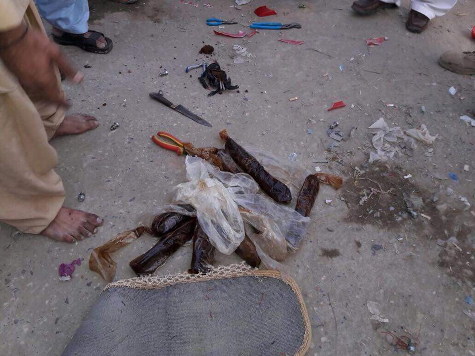hsaqib17's tweet photo. FC Balochistan conducted IBOs in Dera Bugti, Uch, Gulistan and Dera Murad Jamali and arrested 2 terrorists alongwith 46 kg explosive. It also recovered a prepared Motor Cycle IED in Dera Murad Jamali. #RaddUlFasad https://t.co/r39TO01lx9