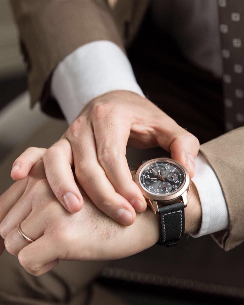 IWC's tweet photo. To honour 2016 World Champion F1 driver @nico_rosberg IWC Schaffhausen has released the Ingenieur Chrono “Tribute to Nico Rosberg”. Designed by Rosberg in collaboration with Christian Knoop, Creative Director at IWC Schaffhausen: https://t.co/Bu3TNnlfyS #IWCIngenieur #IWCRacing https://t.co/mgE2p7SdAE