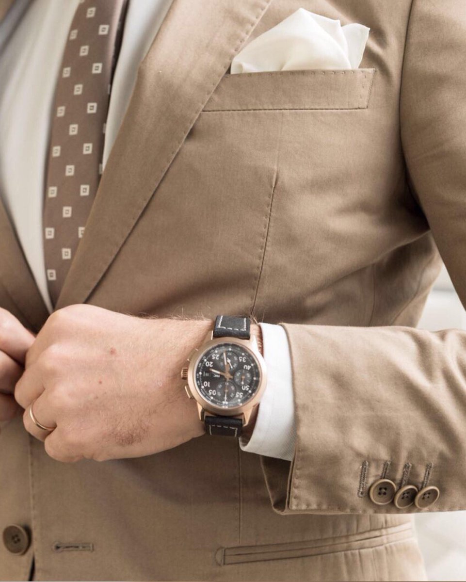 IWC's tweet photo. To honour 2016 World Champion F1 driver @nico_rosberg IWC Schaffhausen has released the Ingenieur Chrono “Tribute to Nico Rosberg”. Designed by Rosberg in collaboration with Christian Knoop, Creative Director at IWC Schaffhausen: https://t.co/Bu3TNnlfyS #IWCIngenieur #IWCRacing https://t.co/mgE2p7SdAE