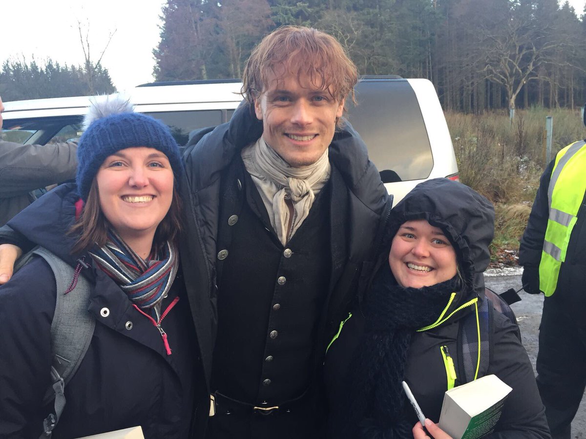 FastPash's tweet image. So chuffed to meet @SamHeughan and @caitrionambalfe at the #Outlander filming today 😁 thanks so much for taking the time to stop and say hello and sign our books 😍 it was worth waiting in the freezing cold!
