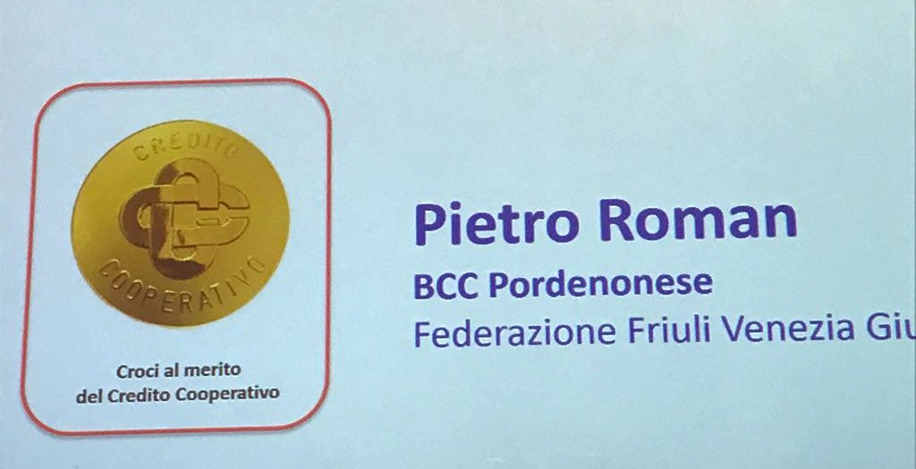 BccPnMonsile's tweet photo. Importante #riconoscimento a #Roma durante l’Assemblea di #Federcasse: “Croci al merito del Credito Cooperativo” a #PietroRoman per i numerosi incarichi ricoperti da #Cooperatore in seno a varie Società del Credito Cooperativo nel corso dei 16 anni da Presidente della #BccPN https://t.co/3vx5wPYGHh
