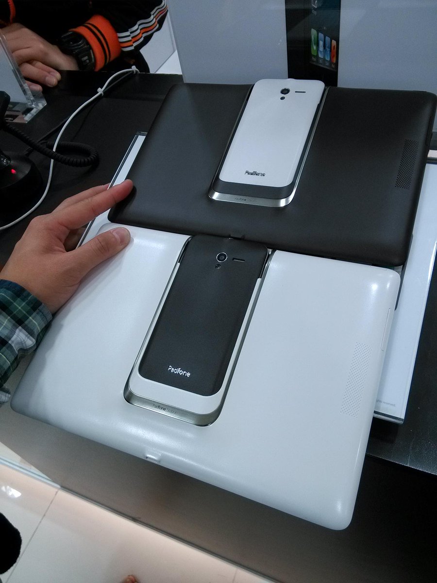 richardlai's tweet photo. Found this old photo on my laptop. Good times. #ASUS #PadFone https://t.co/Cj8Z6P1DEJ