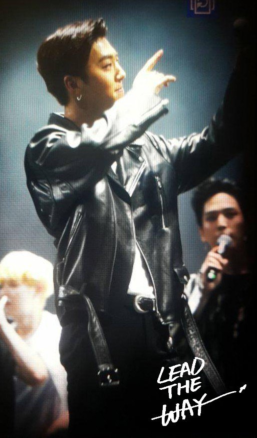 LEAD900331's tweet photo. {PREVIEW} 171124 KPOP MUSIC WAVE #BAP #방용국 #비에이피 @BAP_Bangyongguk https://t.co/MGcz0kHqqW