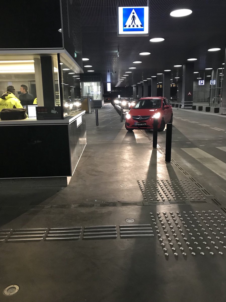 HeineJorgensen's tweet photo. BF - why discount parking when demand is highest? #dokk1 #bf https://t.co/mToo8fcnHM
