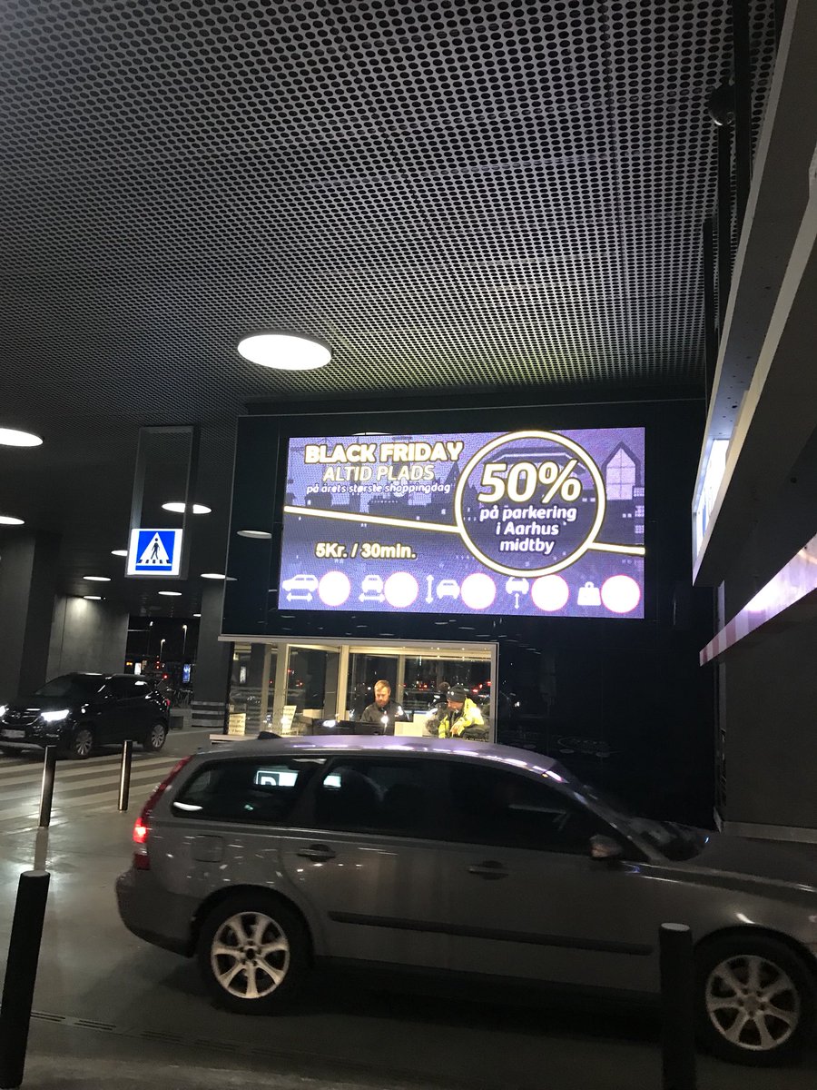 HeineJorgensen's tweet photo. BF - why discount parking when demand is highest? #dokk1 #bf https://t.co/mToo8fcnHM