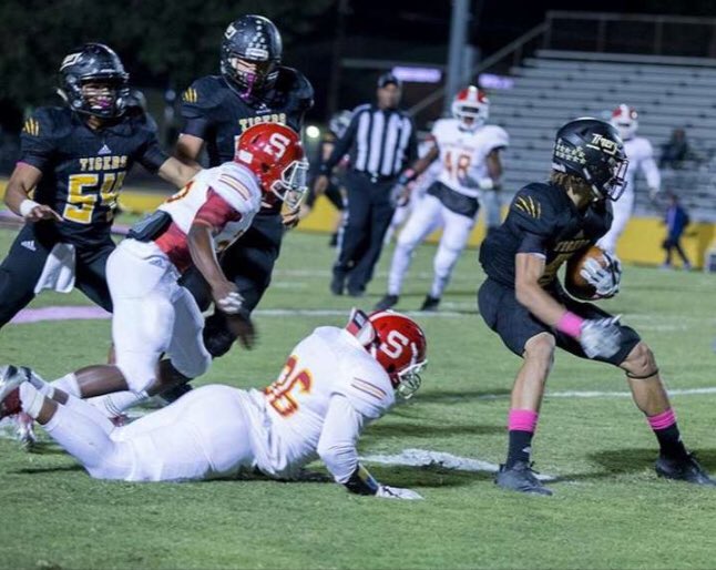 STX_FNL's tweet photo. SEALY TIGER GAMEDAY! Your Tigers will take on the Henderson Lions in Lufkin, TX at 5 in a Round 2 matchup! Turn on your post notifications so you don’t miss any of the PLAYOFF action 🐯🏈 https://t.co/h9iPjH8kFX