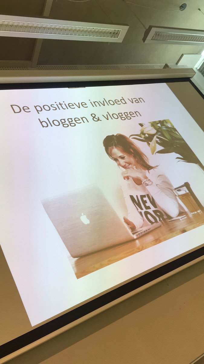 annemiekekorver's tweet photo. Vanmiddag workshop gegeven over de positieve invloed van bloggen & vloggen op #VAR2017 Idee als "Nurse Next Level" gedeeld om gezondheidsbevorderend gedrag te promoten. Wat een positieve reacties! https://t.co/xj14LvdC8y