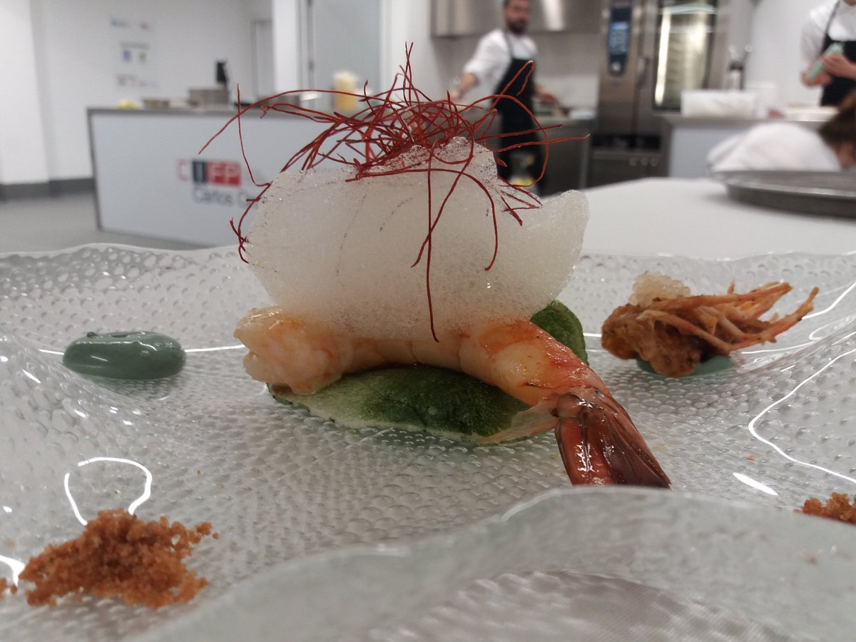 DPulzoni's tweet photo. Tremenda masterclass de el @ElCafetin_ con el maestro @rubengvallejo en @CarlosOrozaCIFP      #xornadasHTFP #TapasDeAutor https://t.co/h9hqTry7QF