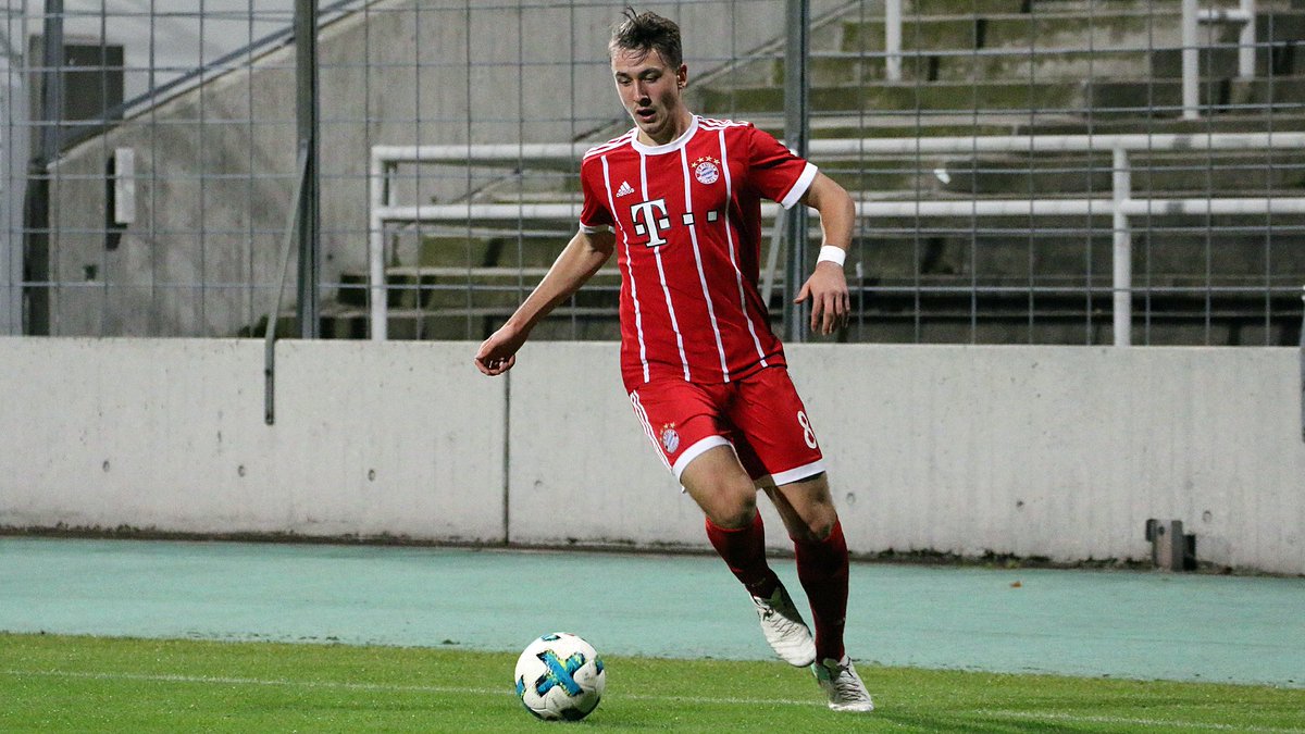 fcbayerncampus's tweet photo. Aufstellung der #FCBAmateure gegen Unterföhring: Weinkauf - Götze, Feldhahn, Awoudja, Köhn - Tarnat - Obermair, Fein, Benko, Tillman - Pantovic.
Einwechselspieler: Rössl, Türkkalesi, Mayer, Crnicki, Isherwood. #packmas https://t.co/5QoePWF5Z5