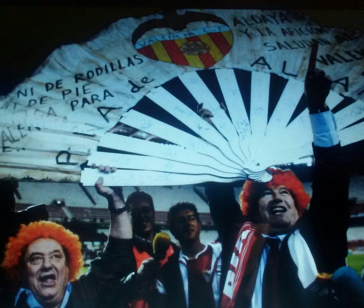 MESTALLIDOS's tweet photo. - Españeta, bonico, ves esa estrella sobre el cielo de Mestalla?
-Claro, presi!
-Pues desde allí voy a seguir viendo al Valencia desde hoy. https://t.co/ewlKILOufr