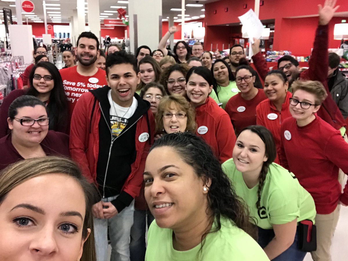 KatherineFinn13's tweet photo. Holyoke is rockin’ Black Friday!!!! #GoSales #D439 #SellingIsService @ginasullivan25 https://t.co/vzCZbHUeyp
