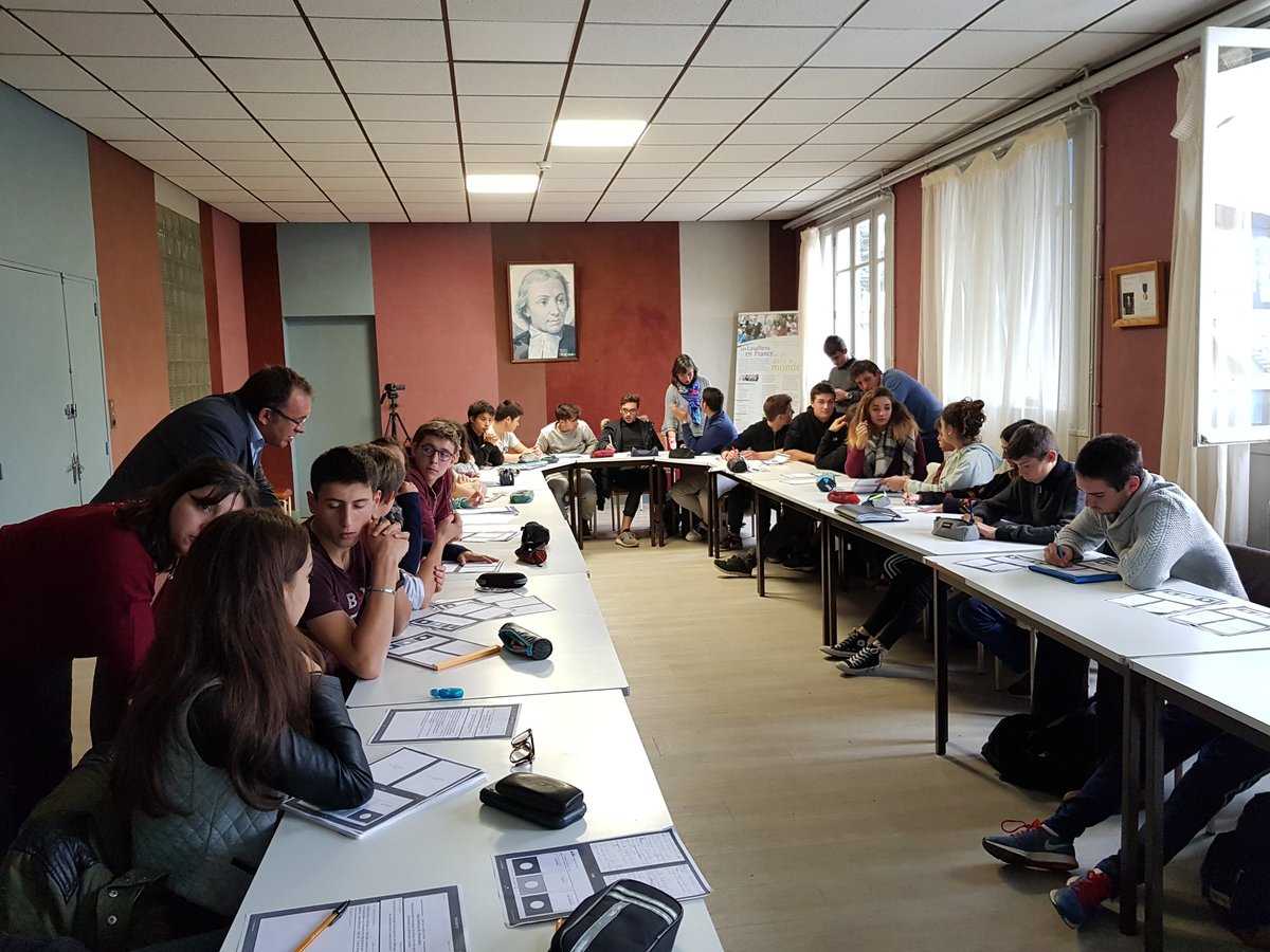 jrcazeneuve's tweet photo. 25 jeunes lycée #StChristophe planchent sur "réussir la transition écologique de notre agriculture" #EGAlim @StTRAVERT @PierreBuffo https://t.co/F7WnfH3g51