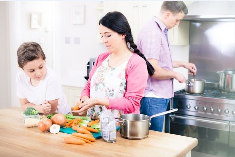 HPeaceFSS's tweet photo. We should be eating at least 5 portions of fruit &amp; veg every day but we only average around 3 a day in Scotland. @fsscot supports the @NourishScotland #peasplease veg initiative to help make eating more veg easier #forhealthyeating https://t.co/2KDcnBb5oC