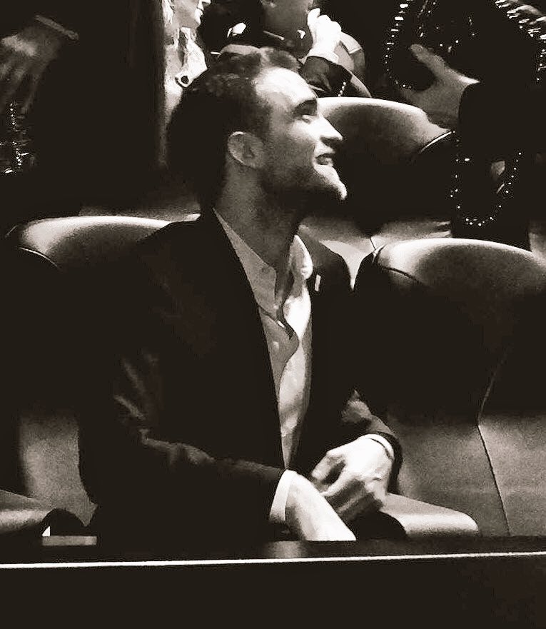 socalmom2four's tweet photo. I love these pics! ❤️❤️❤️

#RobertPattinson 
#AthensRob 
#GoodTime 
#blackandwhite https://t.co/hjQOc5QaYw