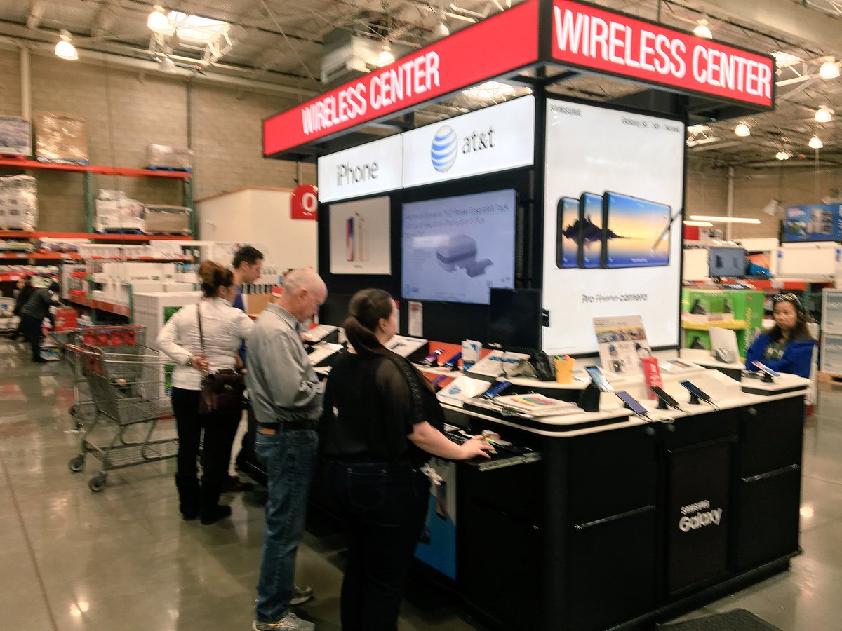 Adam__Craig's tweet photo. Costco Mid Rivers is the place to switch and save w/Sprint this weekend! 2 more making the switch now! #SprintWinsHoliday @TimMiller44 @DougjSprint https://t.co/6tcKw4JoXG