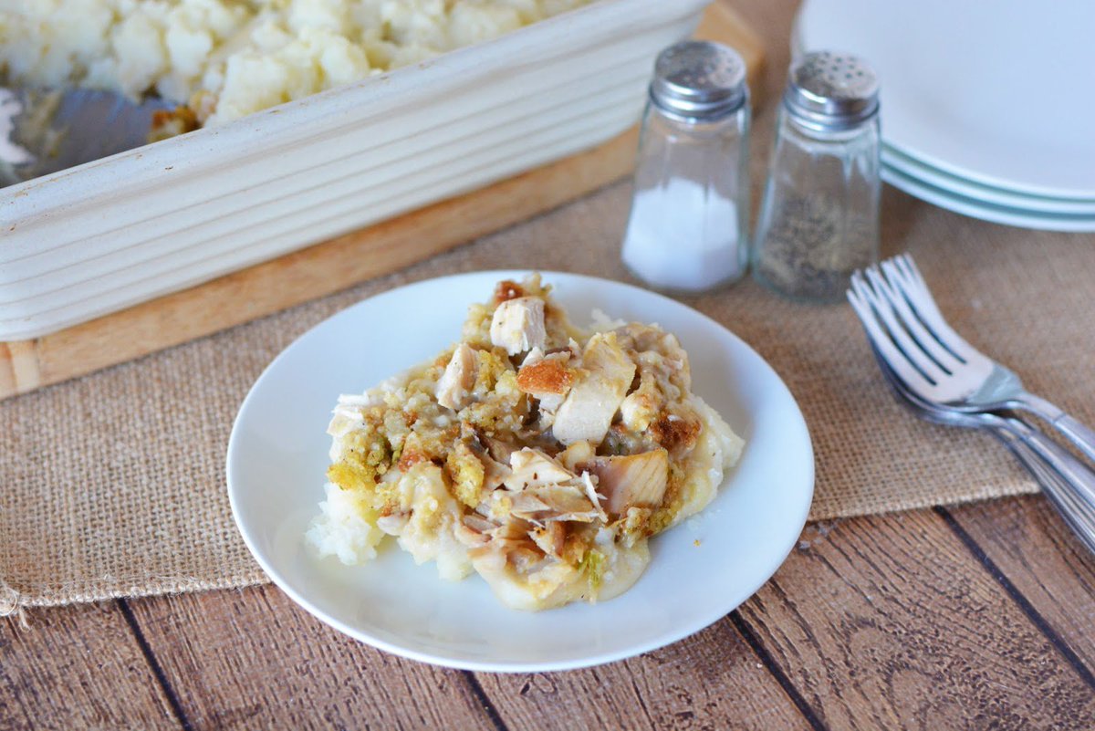 TheAnnMarieJohn's tweet photo. Wondering what to do with your leftovers? Turn it into a Thanksgiving Leftovers Casserole | #Recipe #Thanksgiving - https://t.co/rp0xoHxJFw https://t.co/06znfhrL70