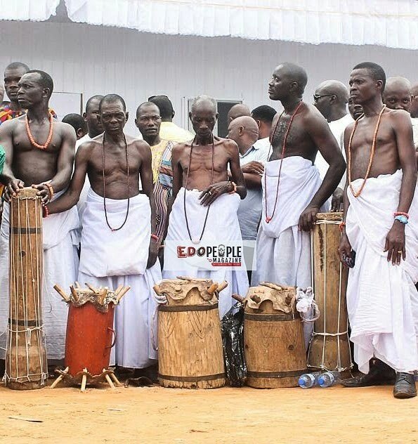 art_x_edo's tweet photo. Some members of the Royal drummers during the coronation of the Oba(King) of Benin Kingdom .
#tbt #obaofbenincoronation #royalty #royal #benin #BRONZECITY #BENINBRONZE #travelblogger #CRADLEOFAFRICANCIVILIZATION #africa #kingofafrica #art #Africa #ARTSANDCRAFTS #artsandculture https://t.co/dTIVDhxz7S