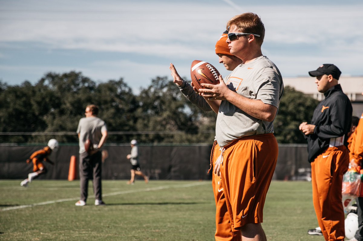 UTexasEquipment's tweet photo. Senior Manger Spotlight- Zack McCarthy.    @ZackMc14UT18 

Brazoria, TX. 
Business Major.  

3 years as a manger working with the OL and @CoachDWarehime. https://t.co/zo2X36LDdT