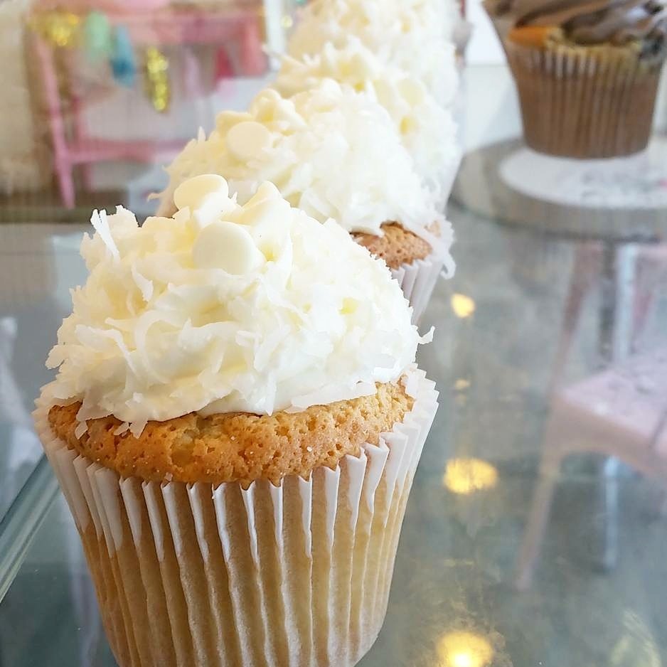 cupcake_eat's tweet photo. We're Going #Coconuts! #whitechocolatecoconut #yummy #cakestagram #cakelife #cake  #plantationfl #daviefl #sunrisefl #toastedcoconut https://t.co/1K0N4HKTG0