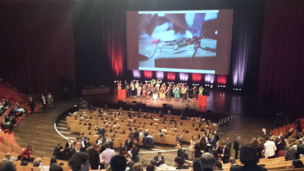 P_MONASSIER's tweet photo. Soirée Remise des diplômes CPE Lyon @CPELyon  Promotion Stephen Hawking 340 jeunes diplômés en Chimie, Electronique et Numérique - Formations d'excellence pour les métiers de demain. @AURAentreprises @auvergnerhalpes @CoboteamRA https://t.co/JW8TZ3lILJ