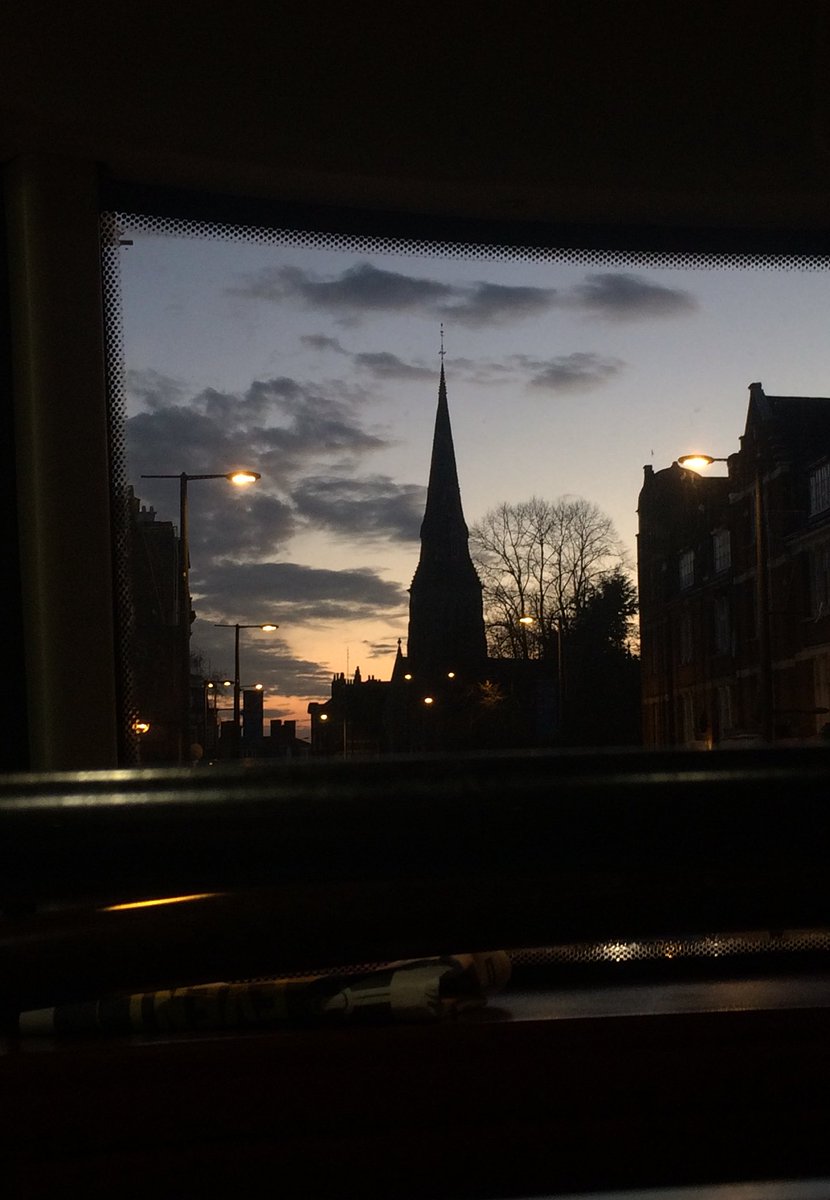 Laursa83's tweet photo. Pretty sky tonight! Normally it’s pitch black when I travel home. Yay for getting stuck at work yesterday and being able to leave early today 🙌🏻 #Streatham #BusView https://t.co/nraSI6gljC