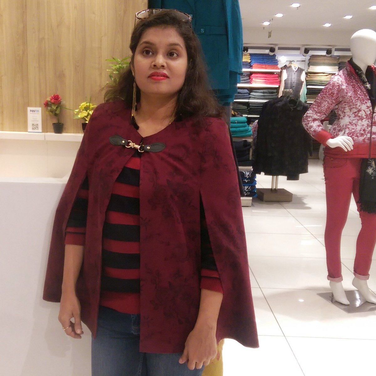 jn_megha's tweet photo. This red cape from the #MontecarloAW17 is ❤
#MonteCarlostyle #fashionblogger https://t.co/vxp4oy2gWq