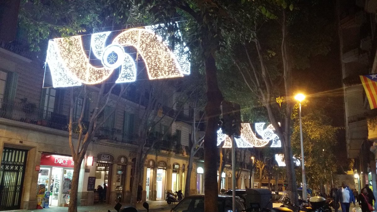 centric_bcn's tweet photo. #Nadal @itsbarceloona @OcioBCN @StAntoniComerc @StAntoniEnComu @FemSantAntoni https://t.co/u5p1aYbXEs